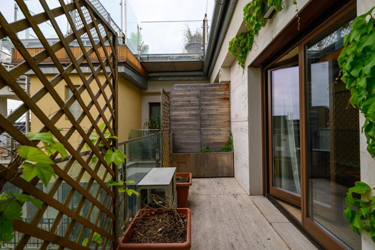 3bedroom Triplex Rooftop Apartment *