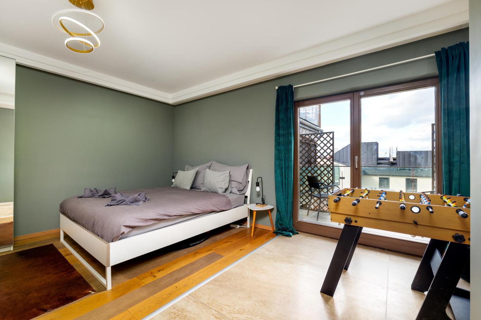 3bedroom Triplex Rooftop Apartment *