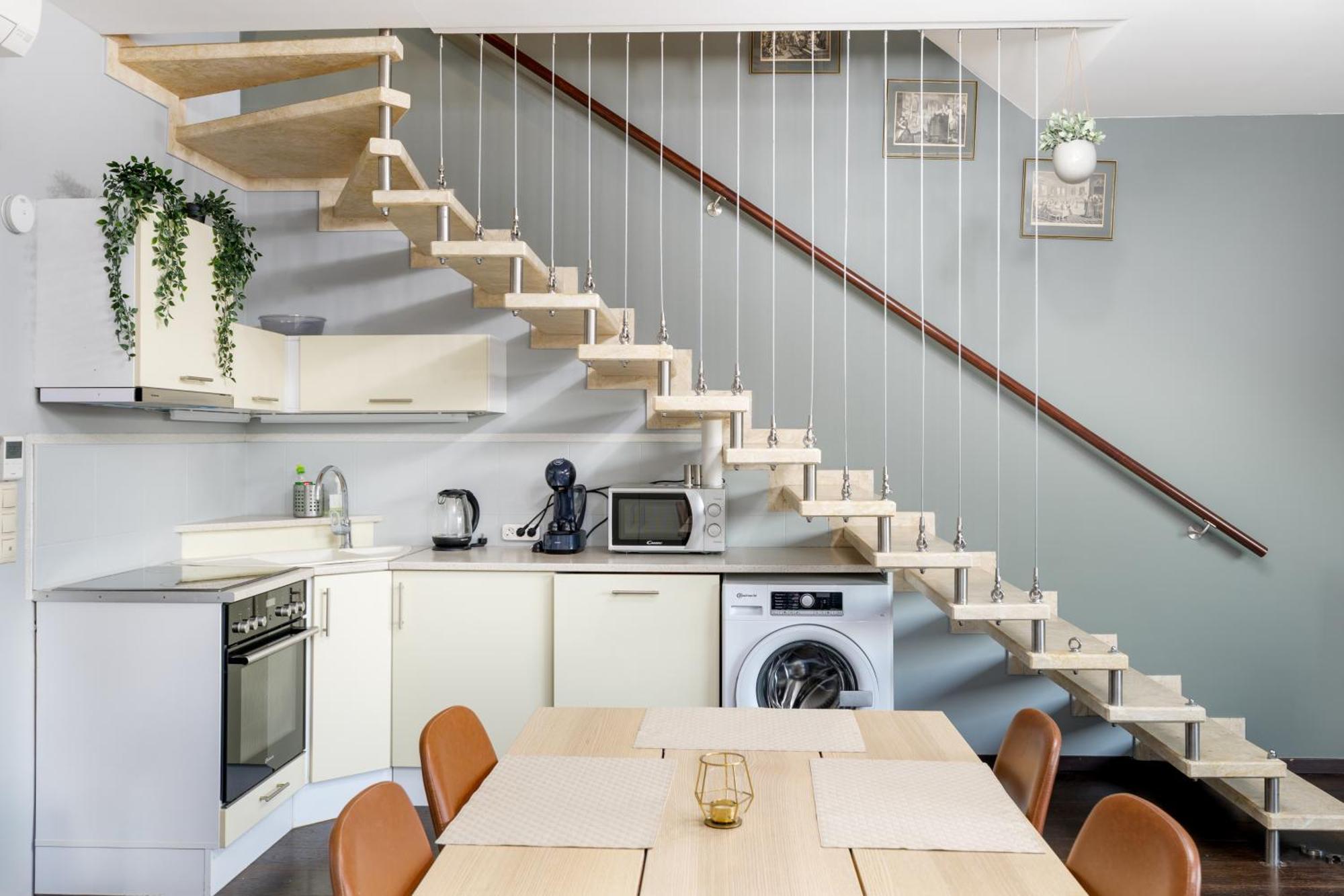 3bedroom Triplex Rooftop Apartment