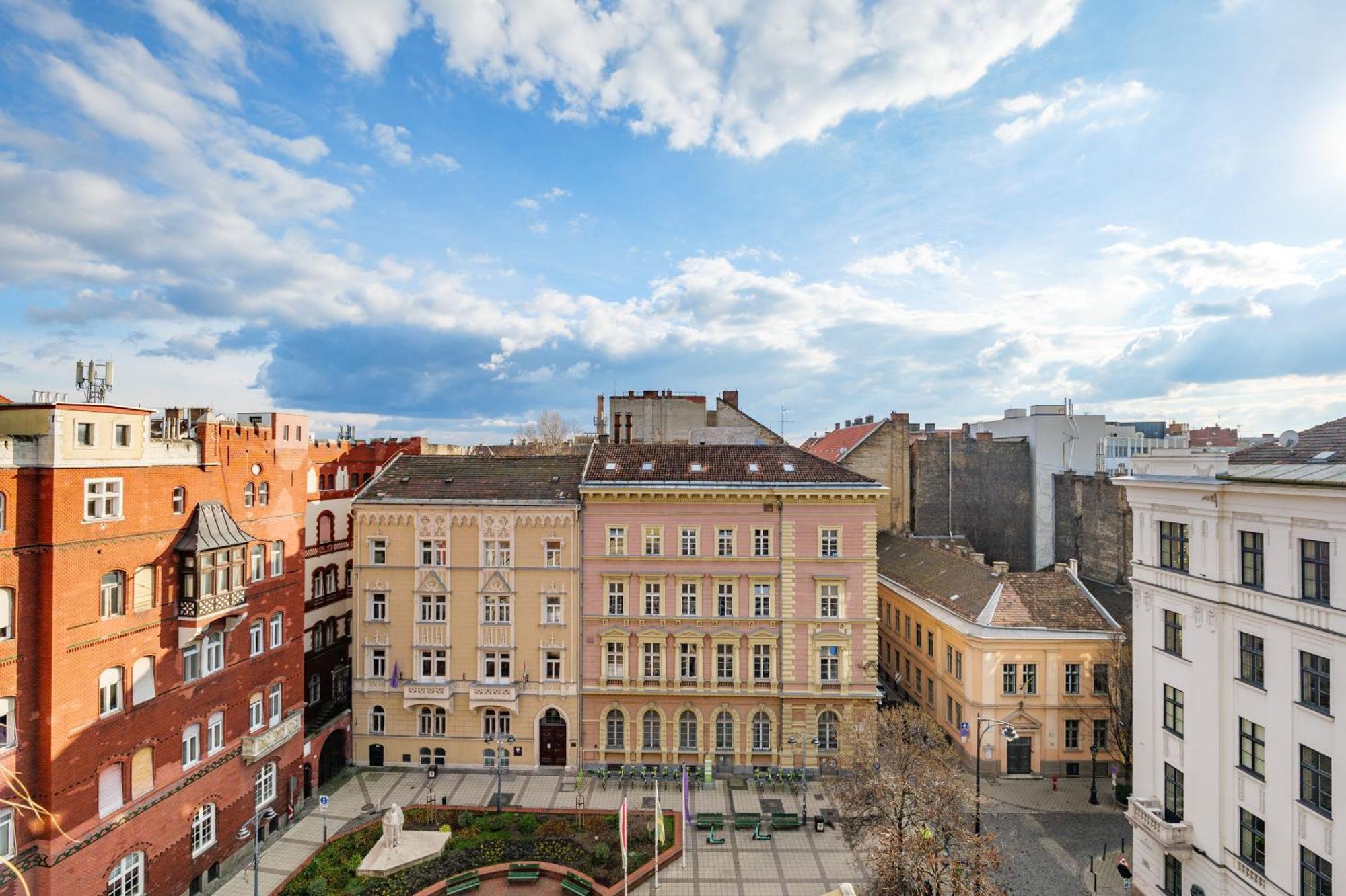 3bedroom Triplex Rooftop Apartment *