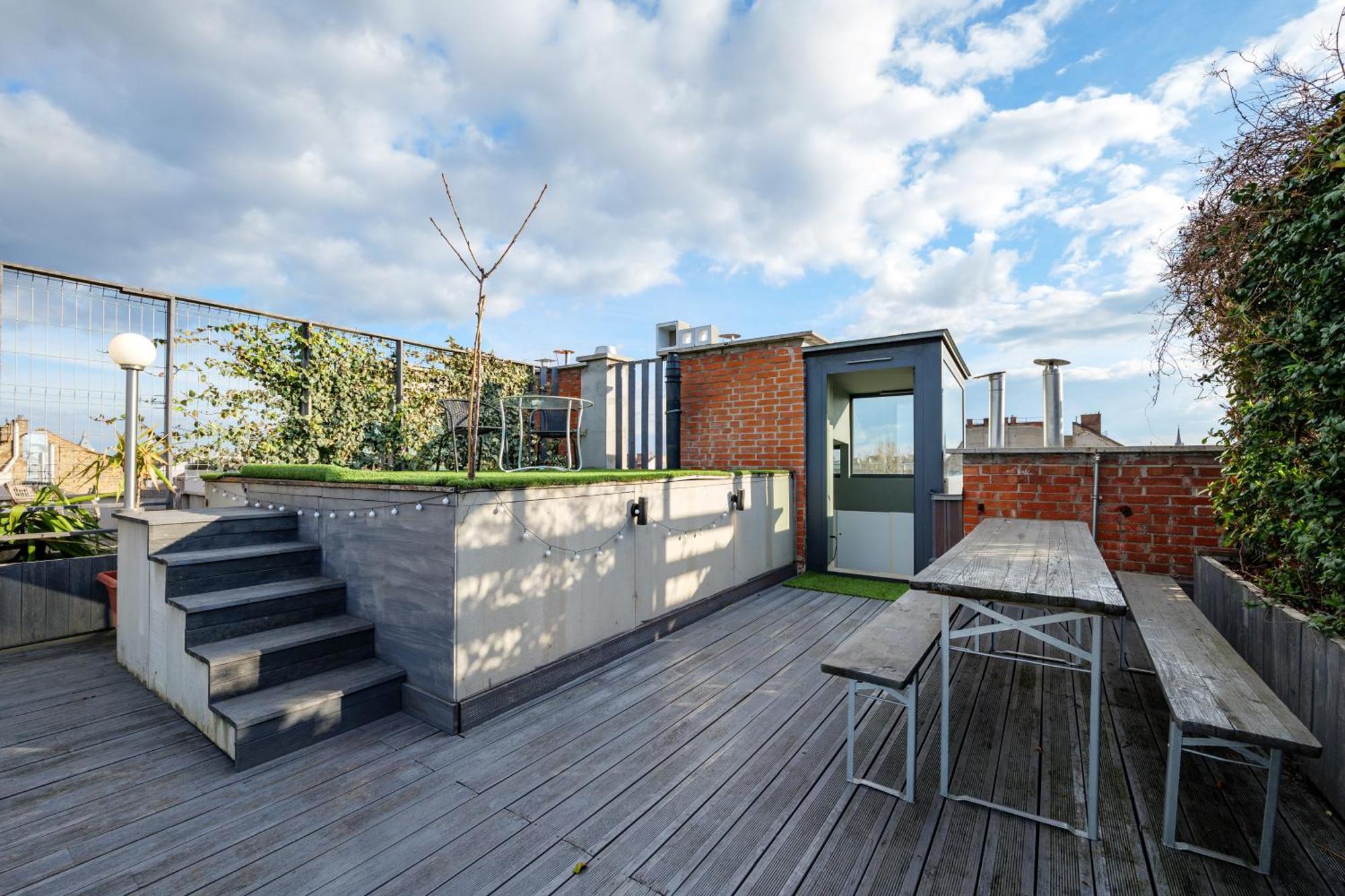 3bedroom Triplex Rooftop Apartment *