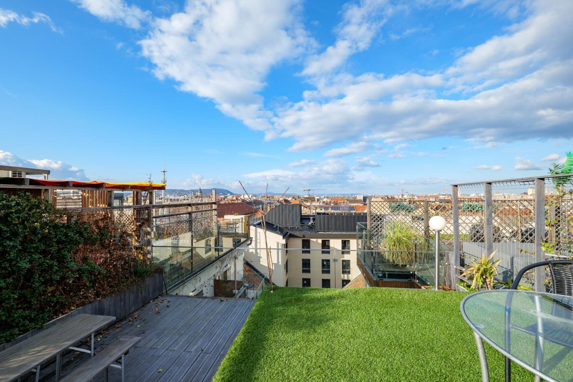 3bedroom Triplex Rooftop Apartment *