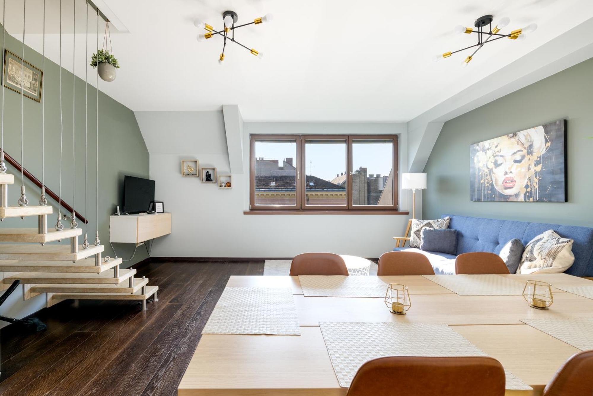 3bedroom Triplex Rooftop Apartment